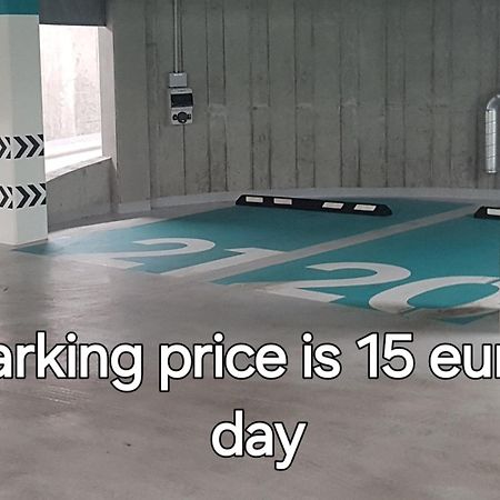 Happy Inn Classical Style, Self Check-In, Parking In The Underground Garage Аеропорт Вільнюс Екстер'єр фото