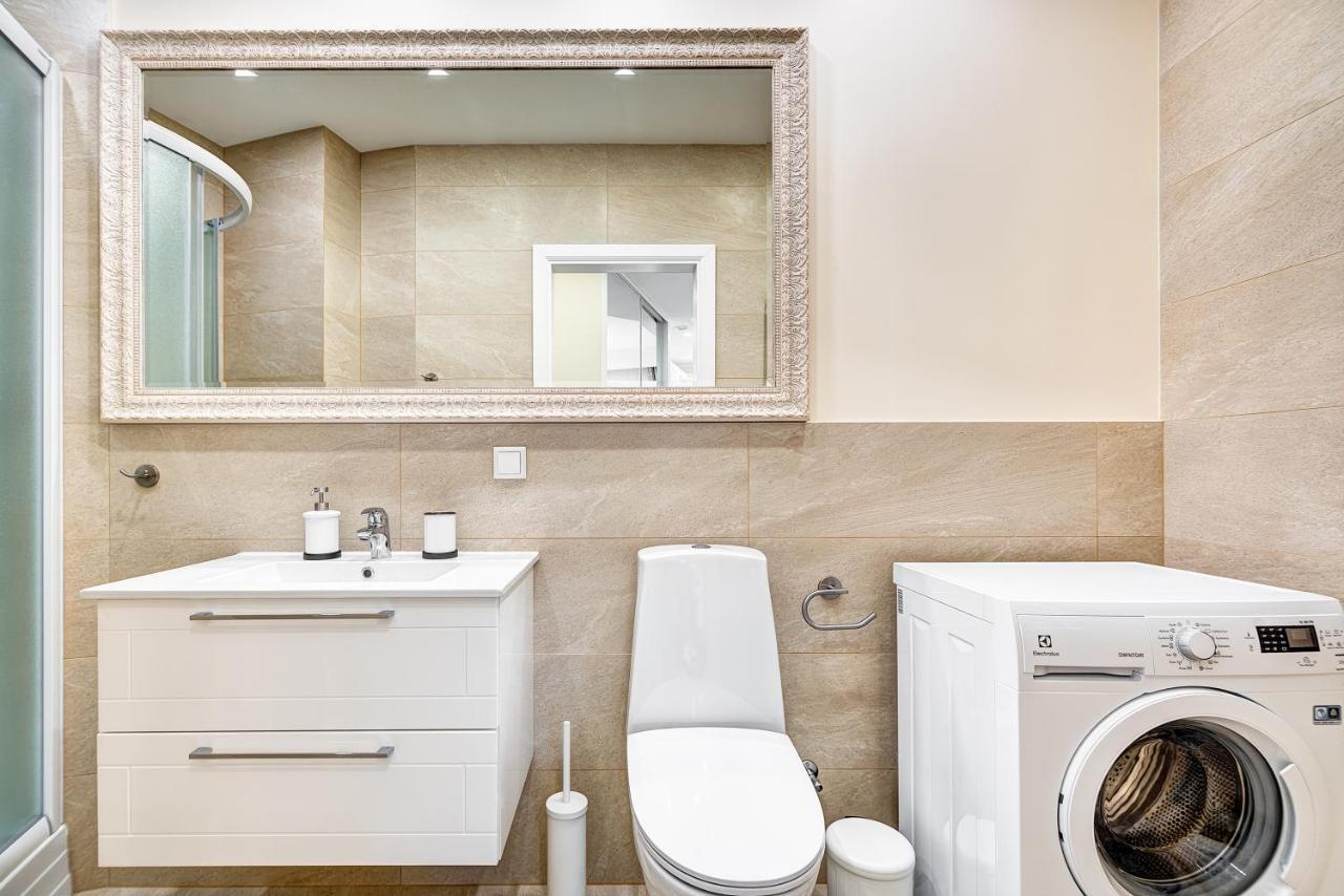 Happy Inn Classical Style, Self Check-In, Parking In The Underground Garage Аеропорт Вільнюс Екстер'єр фото