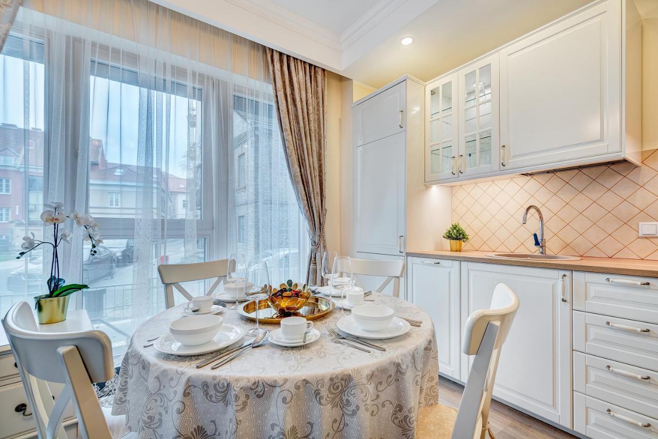 Happy Inn Classical Style, Self Check-In, Parking In The Underground Garage Аеропорт Вільнюс Екстер'єр фото