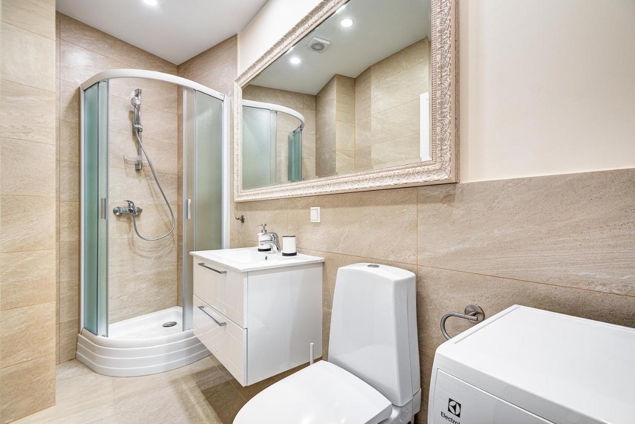 Happy Inn Classical Style, Self Check-In, Parking In The Underground Garage Аеропорт Вільнюс Екстер'єр фото