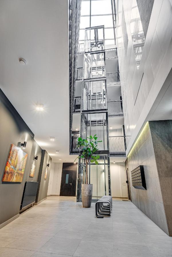 Happy Inn Classical Style, Self Check-In, Parking In The Underground Garage Аеропорт Вільнюс Екстер'єр фото