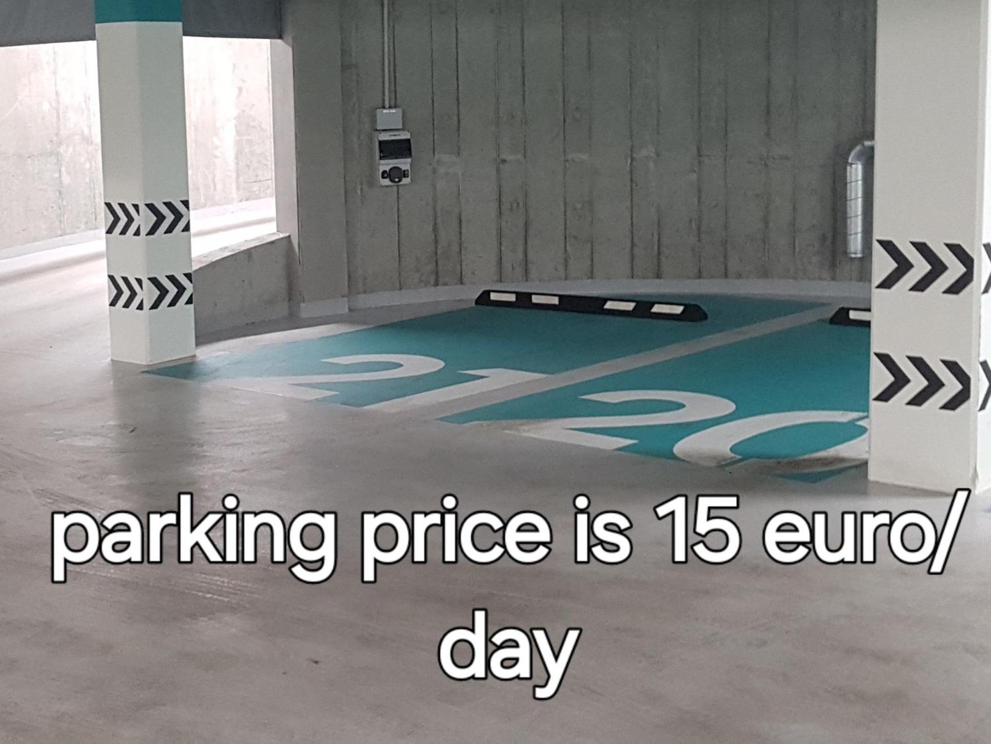 Happy Inn Classical Style, Self Check-In, Parking In The Underground Garage Аеропорт Вільнюс Екстер'єр фото